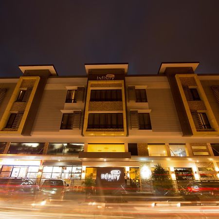 อินฟินิตี้ สวีทส์ Hotel Davao ภายนอก รูปภาพ