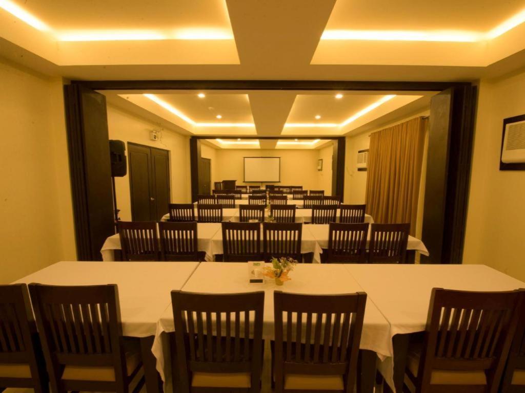 อินฟินิตี้ สวีทส์ Hotel Davao ภายนอก รูปภาพ
