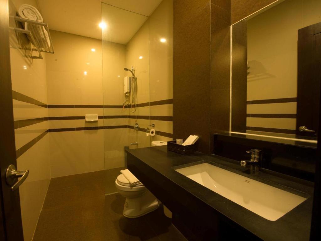 อินฟินิตี้ สวีทส์ Hotel Davao ภายนอก รูปภาพ