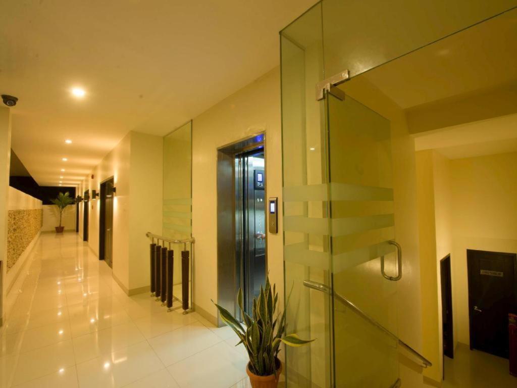 อินฟินิตี้ สวีทส์ Hotel Davao ภายนอก รูปภาพ