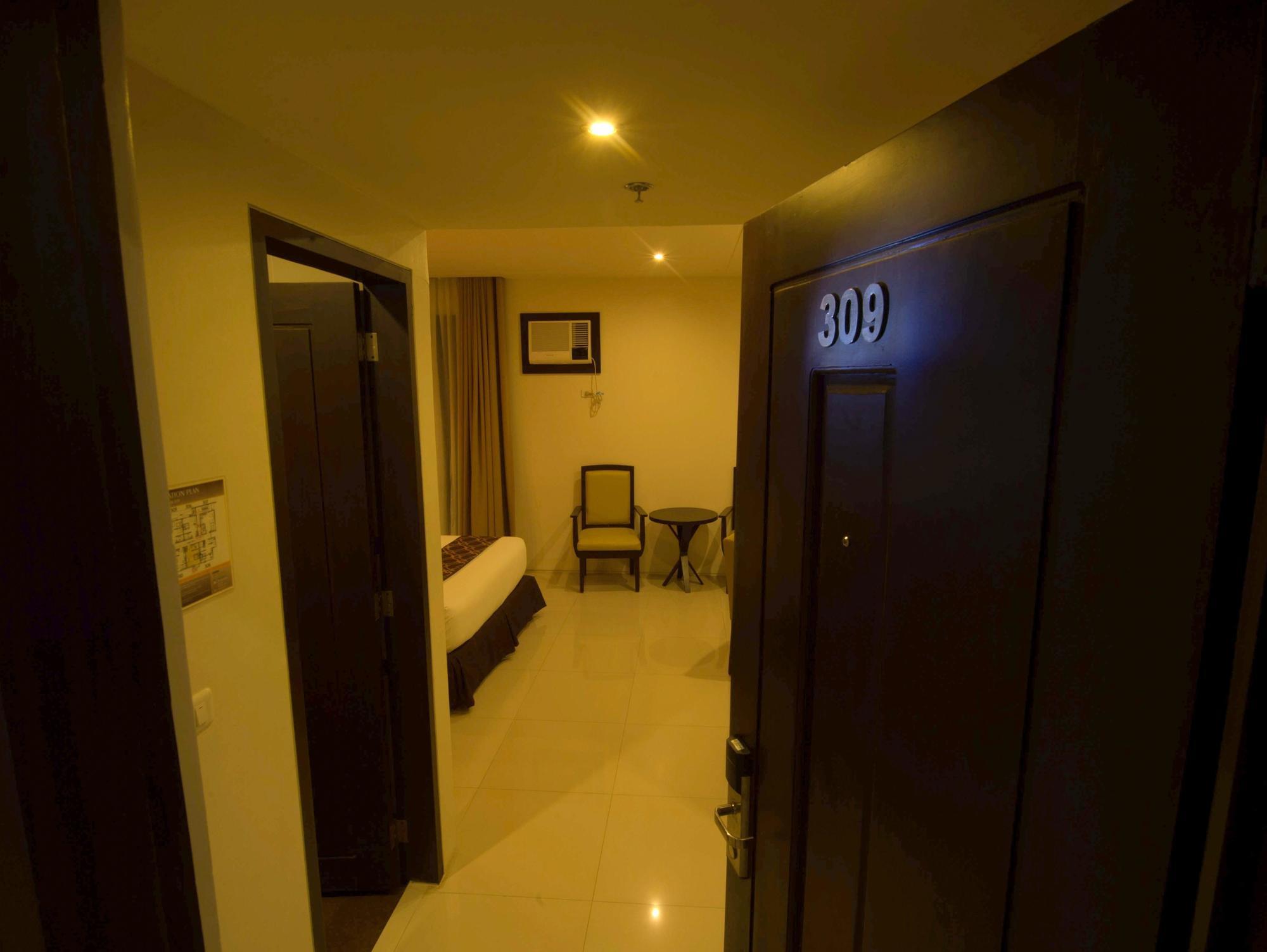 อินฟินิตี้ สวีทส์ Hotel Davao ภายนอก รูปภาพ