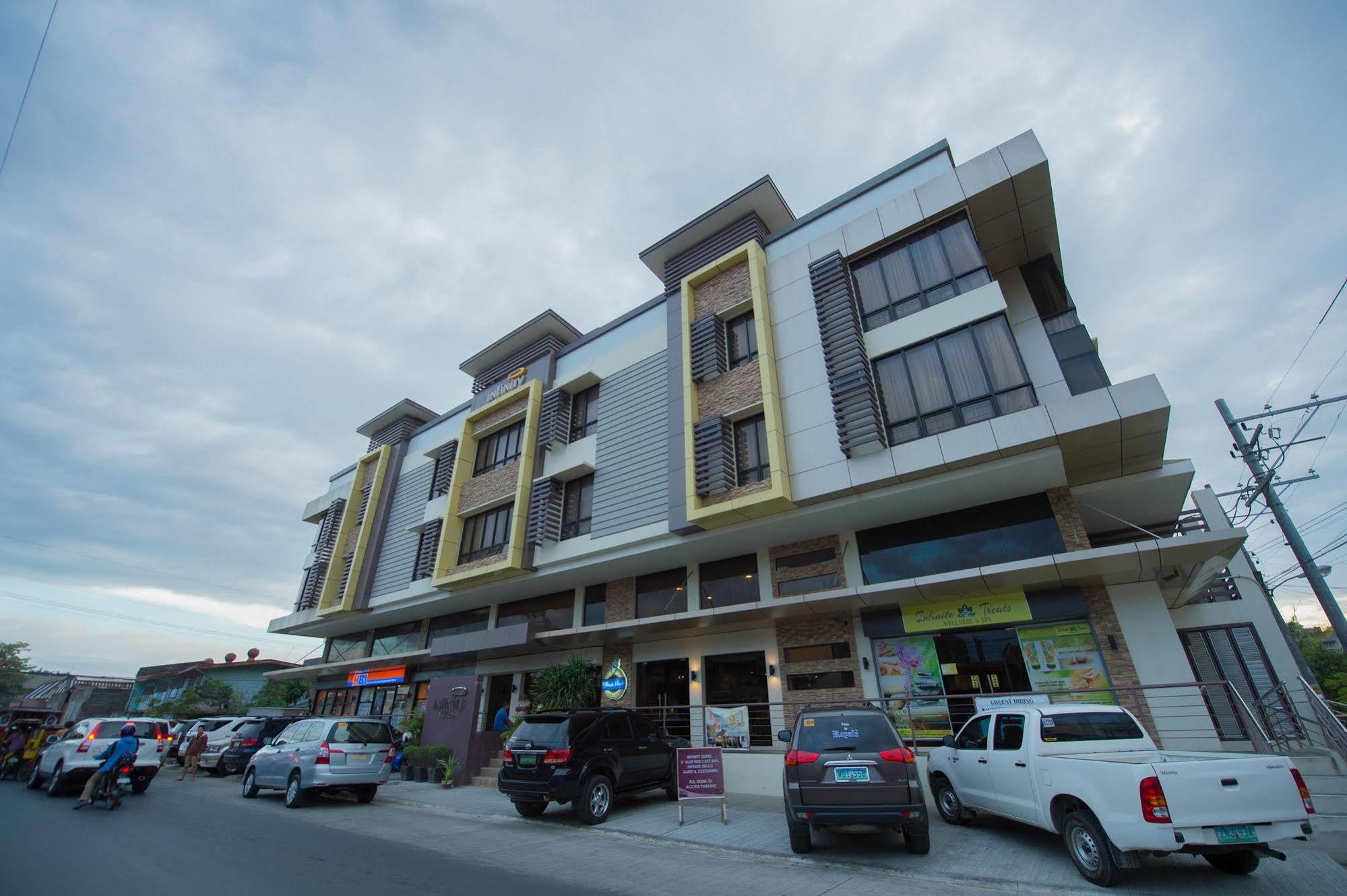 อินฟินิตี้ สวีทส์ Hotel Davao ภายนอก รูปภาพ