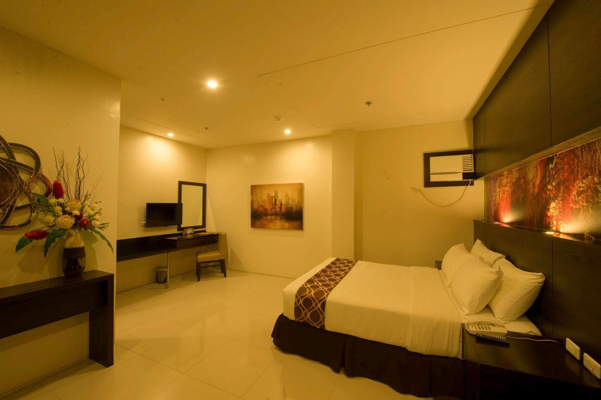อินฟินิตี้ สวีทส์ Hotel Davao ภายนอก รูปภาพ