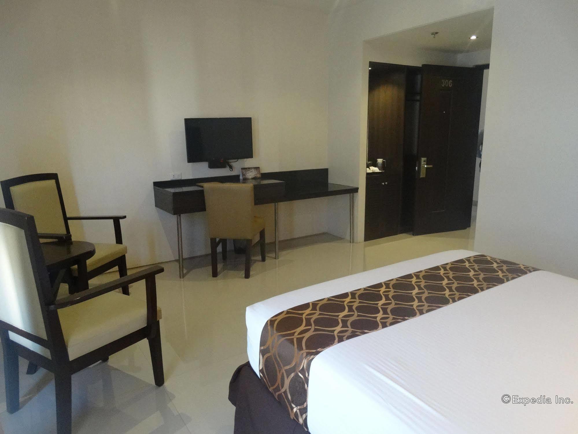 อินฟินิตี้ สวีทส์ Hotel Davao ภายนอก รูปภาพ