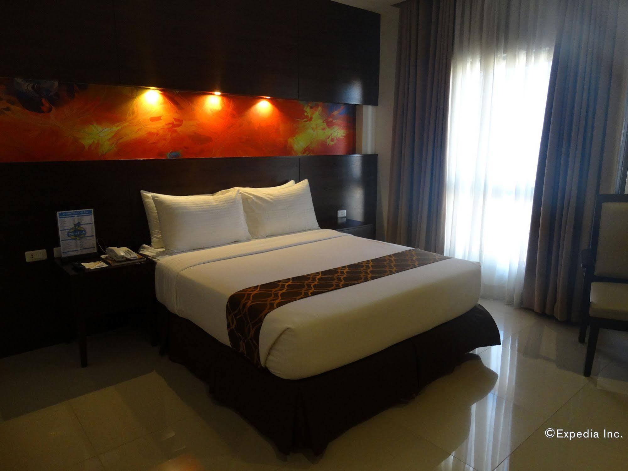 อินฟินิตี้ สวีทส์ Hotel Davao ภายนอก รูปภาพ