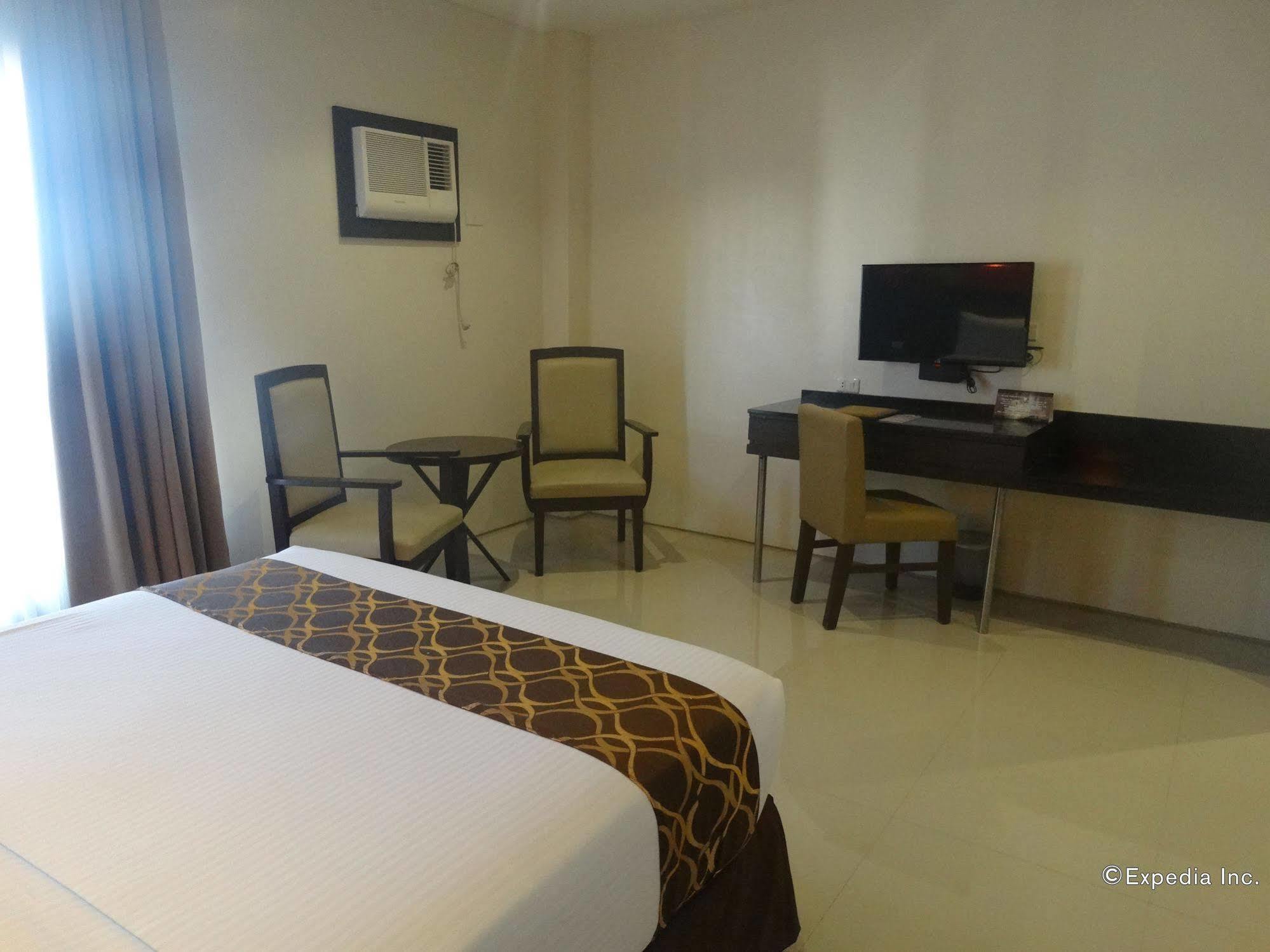 อินฟินิตี้ สวีทส์ Hotel Davao ภายนอก รูปภาพ