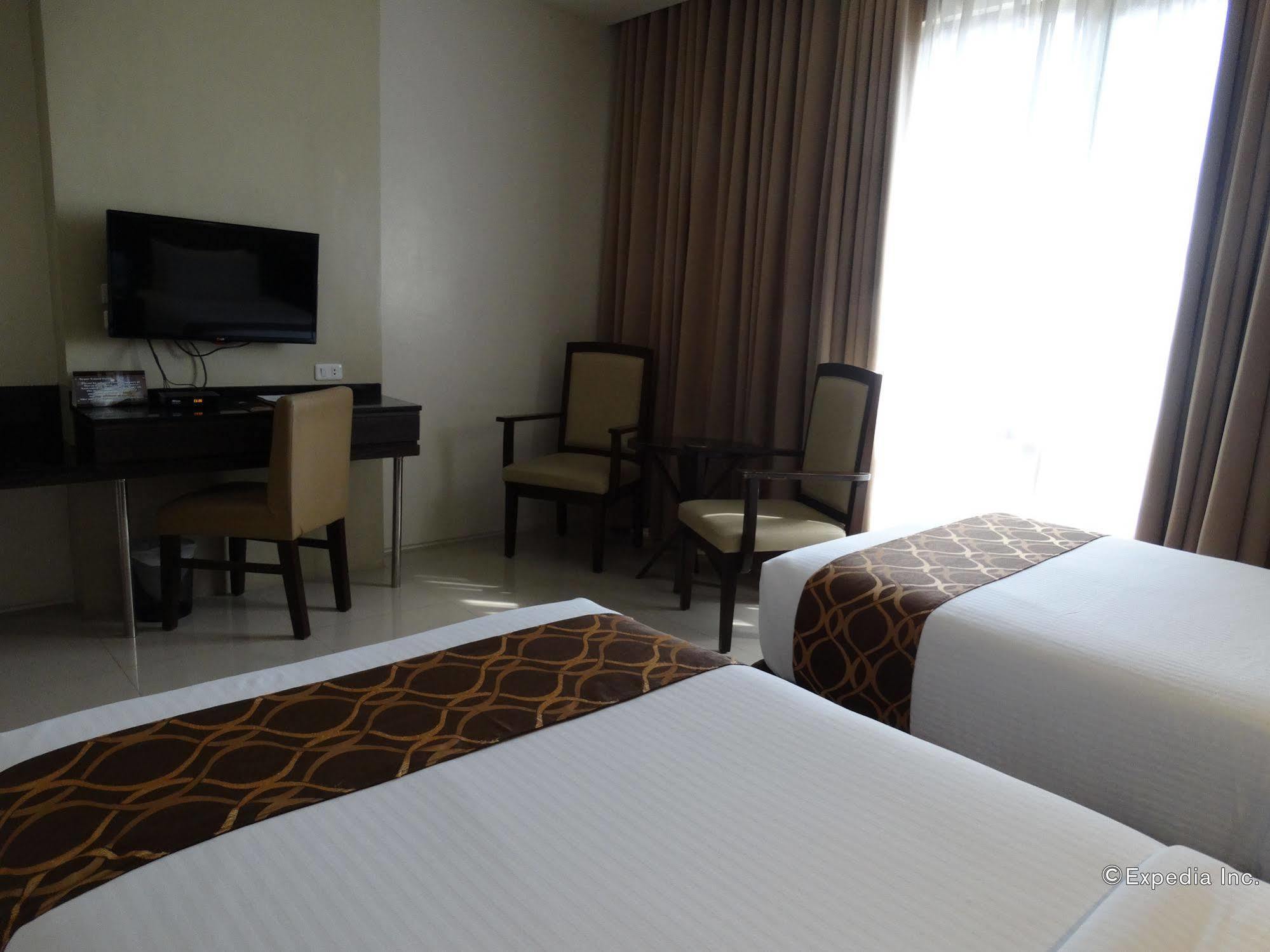 อินฟินิตี้ สวีทส์ Hotel Davao ภายนอก รูปภาพ