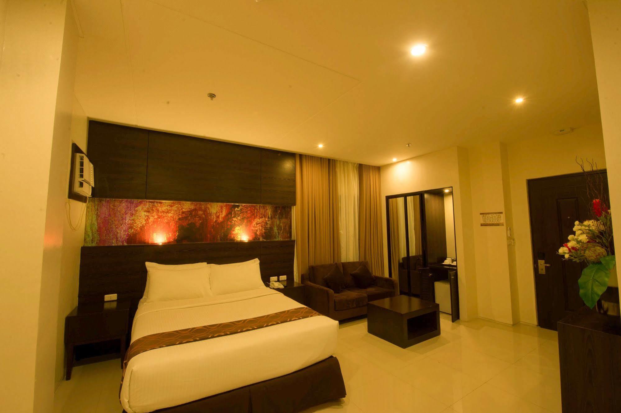 อินฟินิตี้ สวีทส์ Hotel Davao ภายนอก รูปภาพ