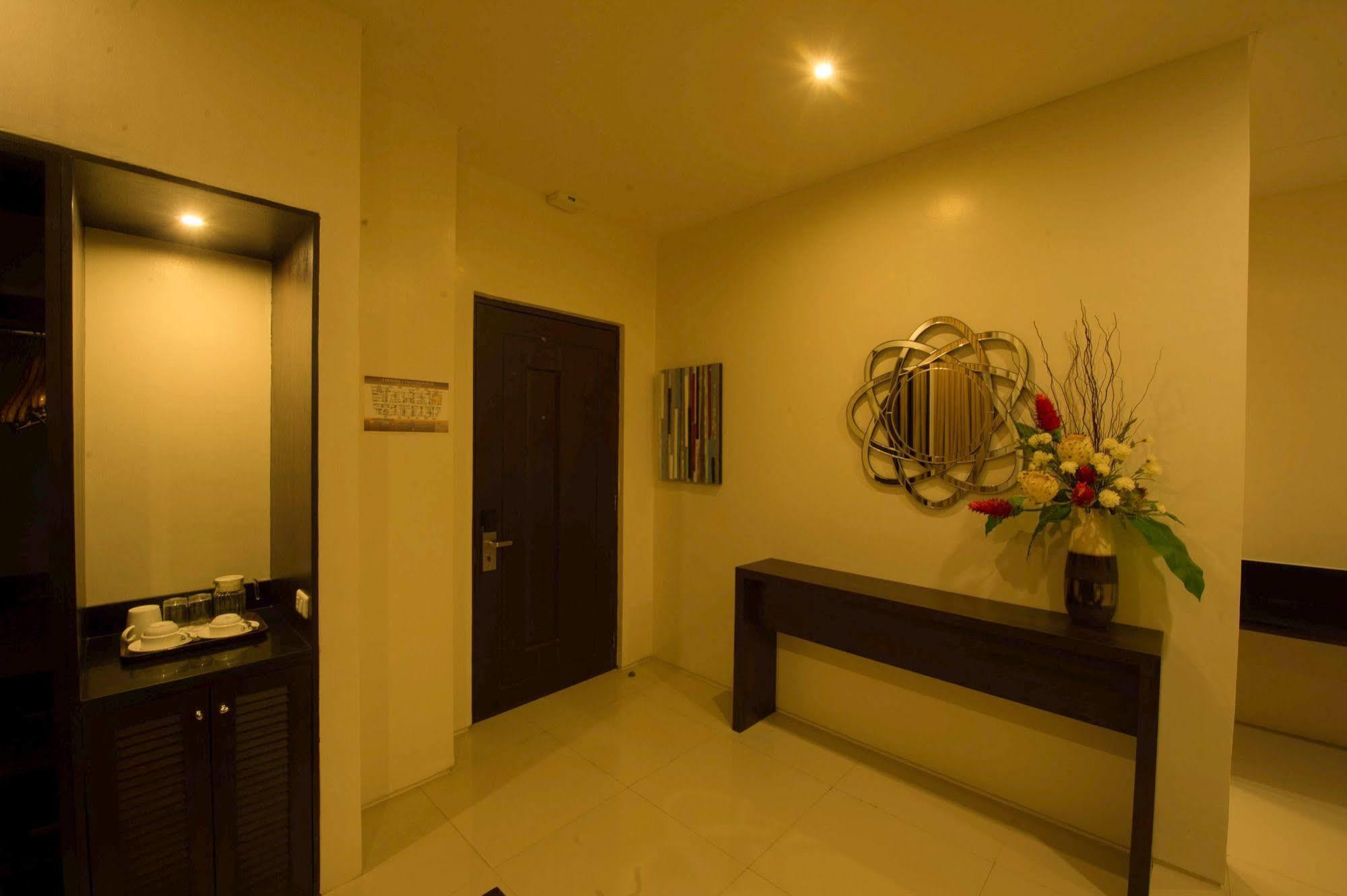 อินฟินิตี้ สวีทส์ Hotel Davao ภายนอก รูปภาพ