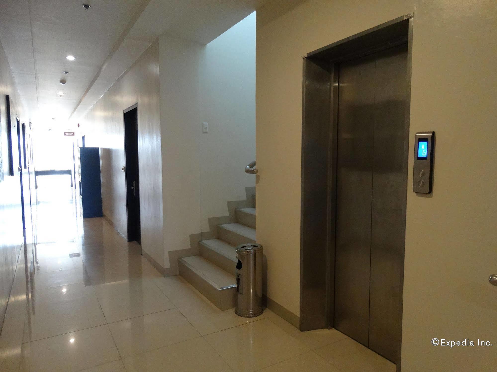อินฟินิตี้ สวีทส์ Hotel Davao ภายนอก รูปภาพ