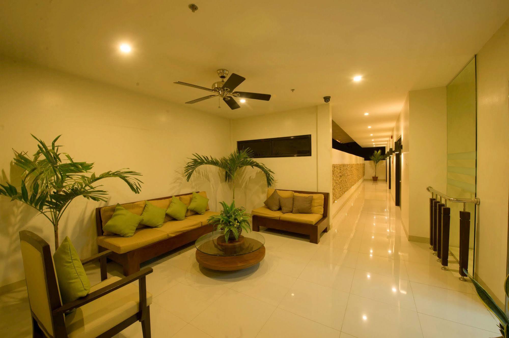 อินฟินิตี้ สวีทส์ Hotel Davao ภายนอก รูปภาพ