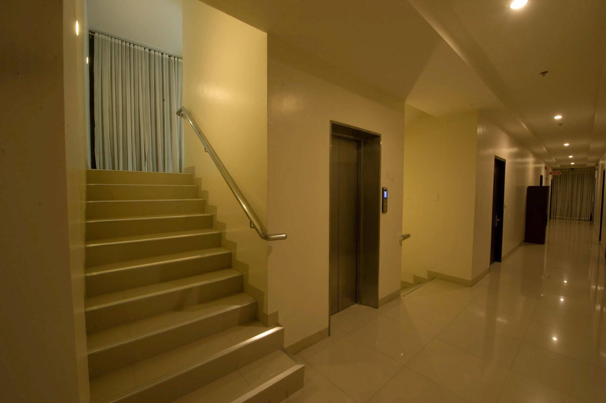 อินฟินิตี้ สวีทส์ Hotel Davao ภายนอก รูปภาพ