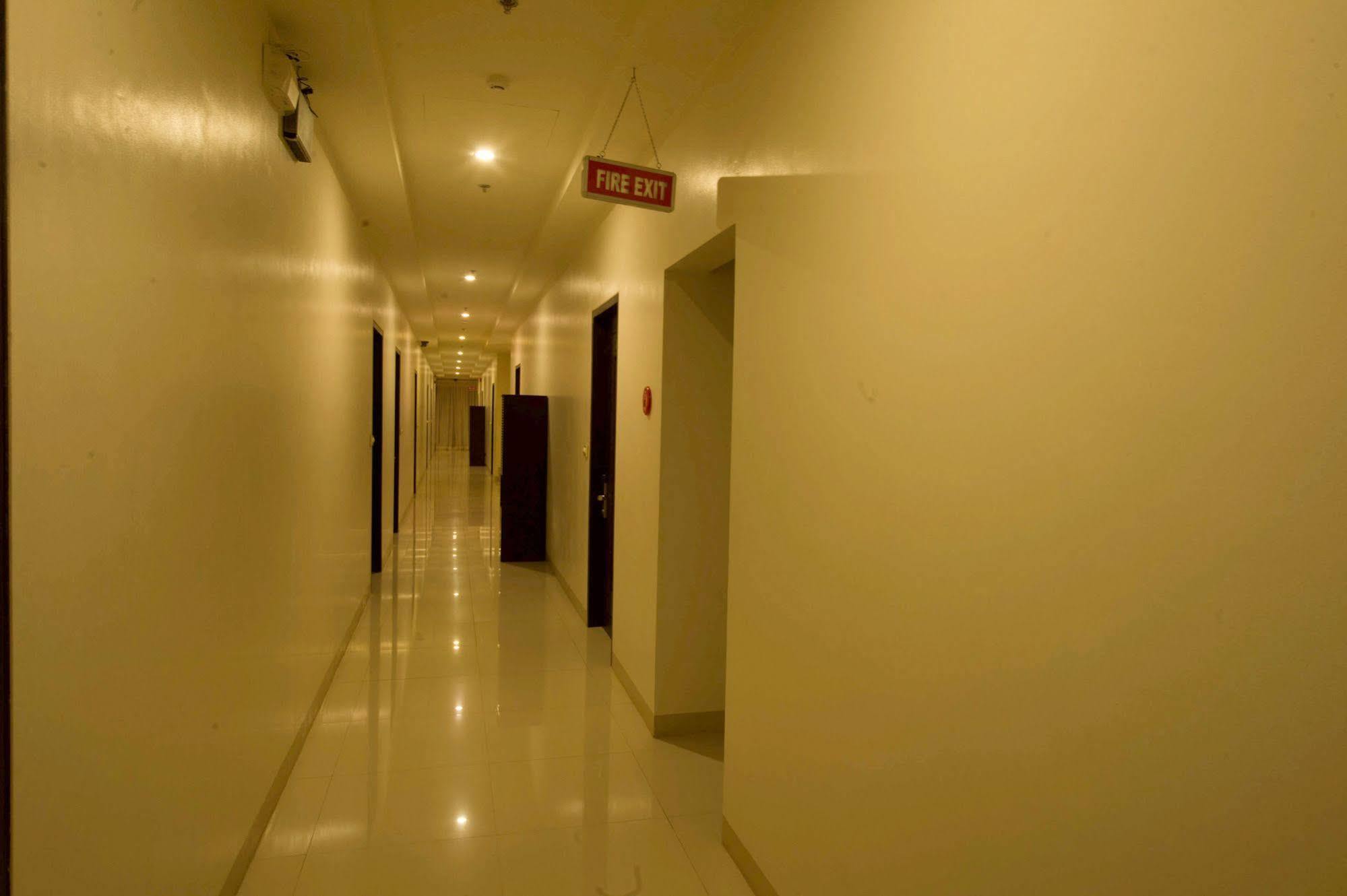 อินฟินิตี้ สวีทส์ Hotel Davao ภายนอก รูปภาพ